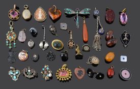 An interesting collection of pendants, small brooches and related items (Qty)