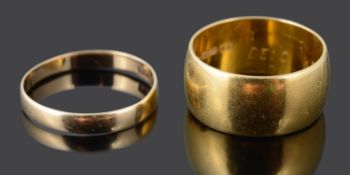 A wide 22ct gold wedding band (2)