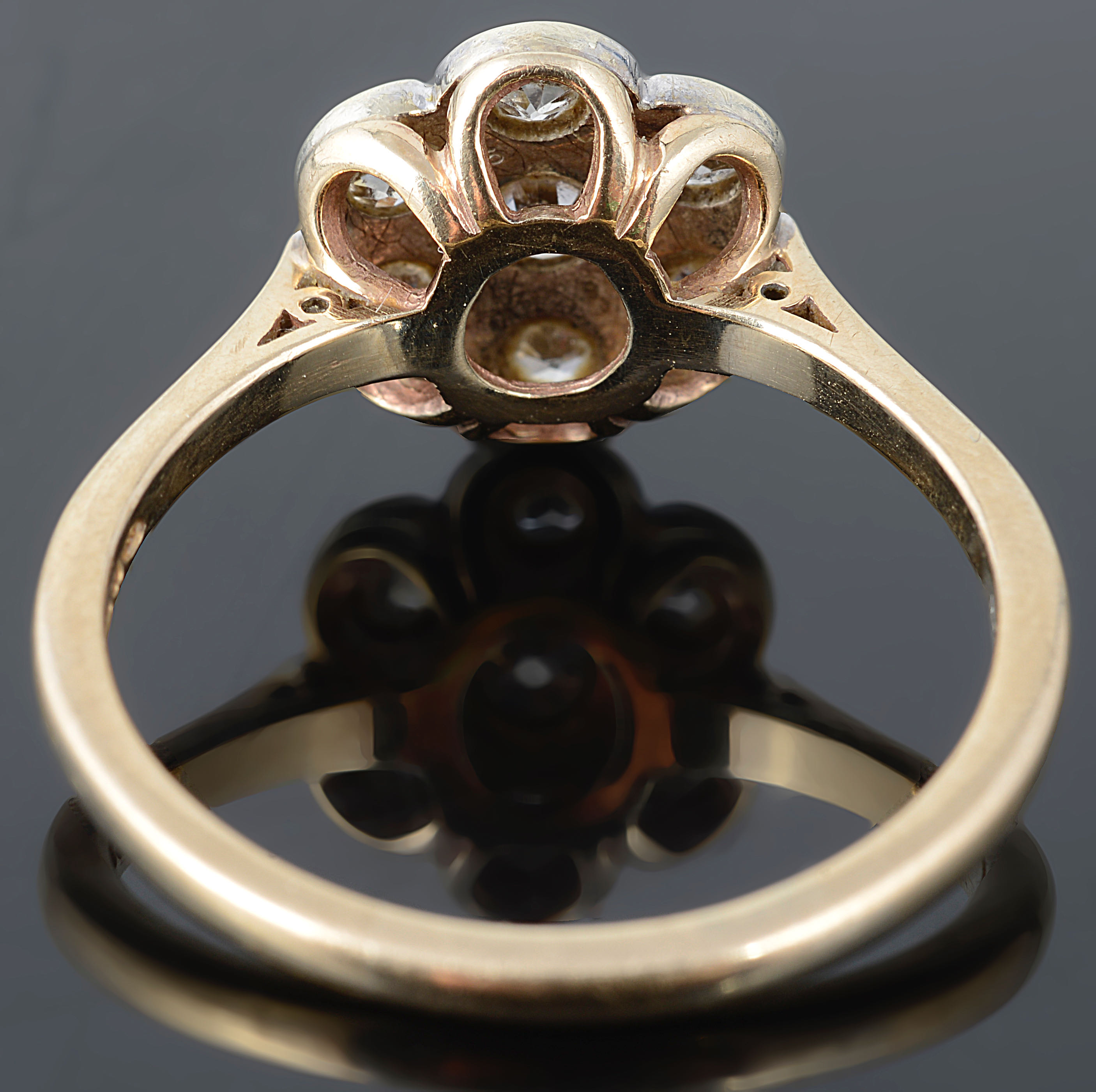 An Edwardian diamond set daisy cluster ring - Image 2 of 2
