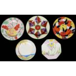 Five assorted Art Deco Clarice Cliff Bizarre plates (5)