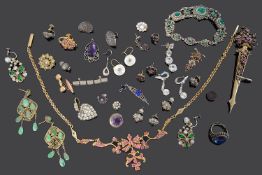 A collection of mixed jewellery (Qty)