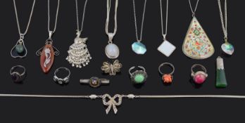 A collection of mixed silver jewellery