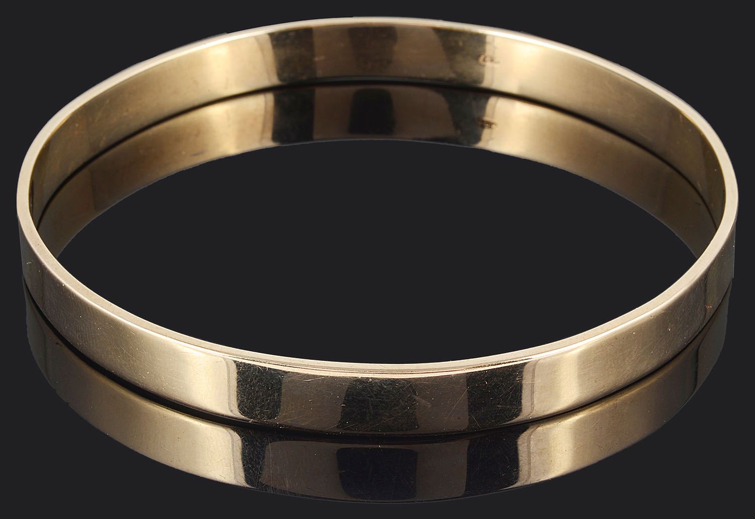 A plain Continental 9ct gold slave bangle