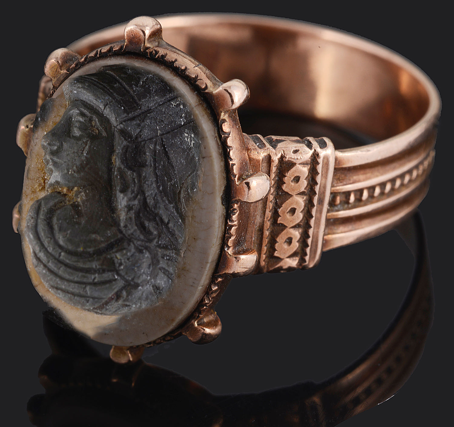 A mid 19th Century Grand Tour Etruscan style cameo ring - Image 2 of 2