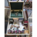 VINTAGE JEWELLERY CASKET AND VARIOUS COSTUME JEWELLERY INCLUDING SILVER AND OTHER COSTUME JEWELLERY