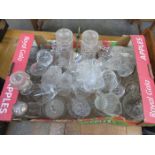 LARGE PARCEL OF GLASSWARE