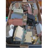 BOX CONTAINING PARCEL OF OO GAUGE CARRIAGES, TRACKS AND ACCESSORIES, ETC.