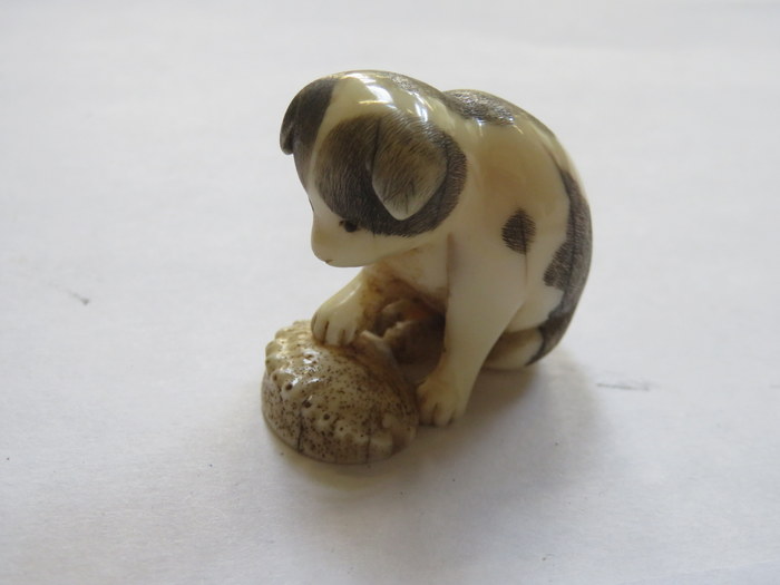 SMALL ANTIQUE ORIENTAL IVORY CARVING DEPICTING A DOG