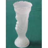 CONTINENTAL STYLE DECORATIVE LALIQUE STYLE GLASS VASE IN THE FORM OF A HAND HOLDING A RUFFLES