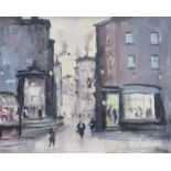 GILT FRAMED OIL ON BOARD DEPICTING A BUSY TOWN STREET SCENE, SIGNED (INDISTINCT),