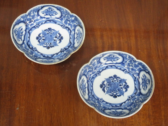 PAIR OF ORIENTAL BLUE AND WHITE WAVE EDGED CERAMICS SHALLOW BOWLS,