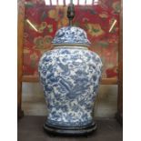 ORIENTAL STYLE BLUE AND WHITE CERAMIC STORAGE JAR FORM TABLE LAMP