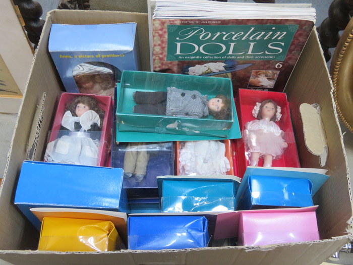 PARCEL OF VARIOUS BOXED SOUVENIR DOLLS AND DOLL MAGAZINES