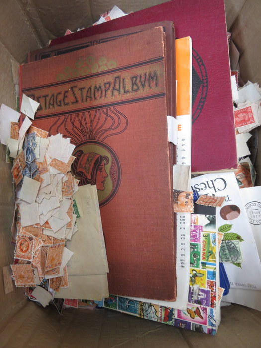 VARIOUS STAMP ALBUMS AND LARGE QUANTITY OF LOOSE POSTAGE STAMPS