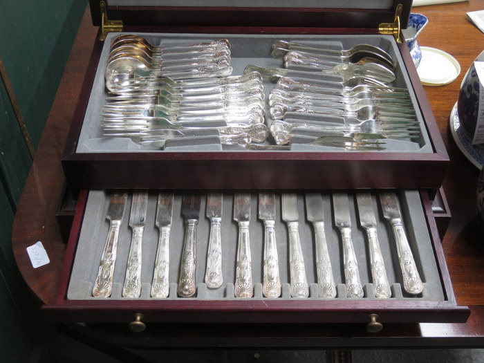 VINERS PART CANTEEN OF SILVER PLATED CUTLERY AND OTHER BOXED AND UNBOXED FLATWARE