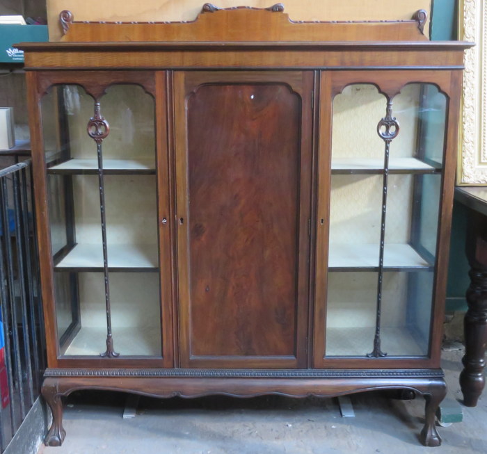 MAHOGANY THREE DOOR GLAZED DISPLAY CABINET