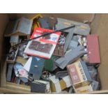 QUANTITY OF OO GAUGE ACCESSORIES AND CONTROLLERS,