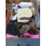 MIXED LOT OF SUNDRY ITEMS INCLUDING FUR STOLES AND VINTAGE HANDBAGS, ETC.