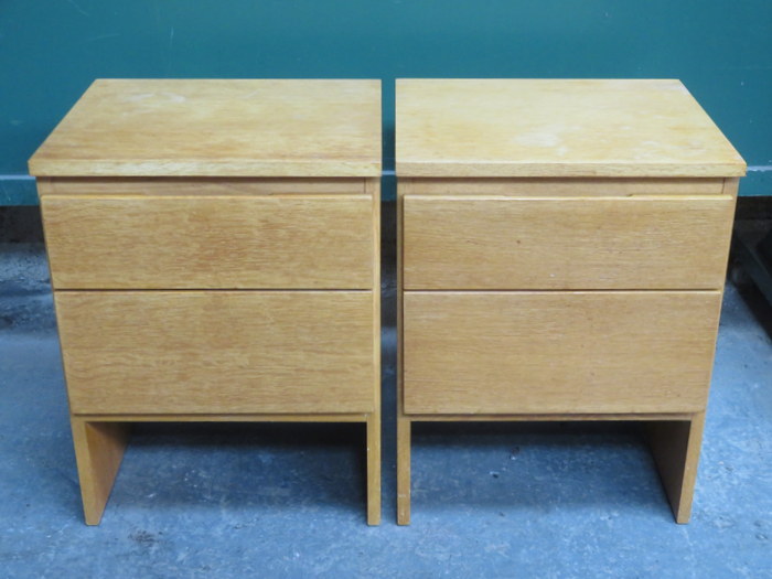 PAIR OF SMALL LIGHT OAK TWO DRAWER BEDSIDE CHESTS