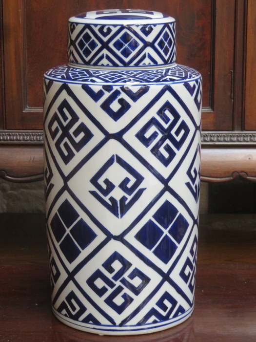 BLUE AND WHITE GLAZED CERAMIC STORAGE POT WITH COVER,