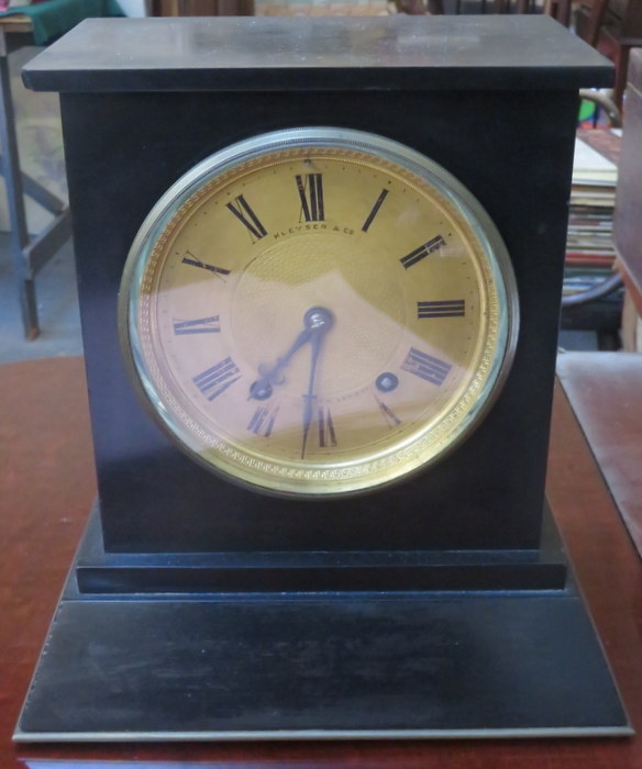 KLEYSER & CO GOOD QUALITY BLACK SLATE MANTLE CLOCK WITH CIRCULAR GILT METAL DIAL,