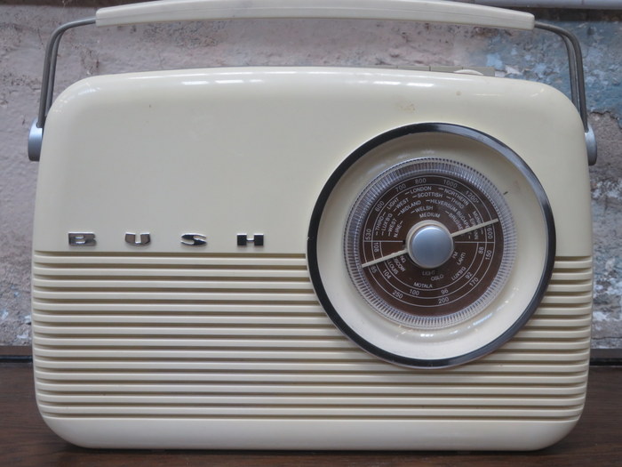 BUSH RETRO STYLE ELECTRIC RADIO