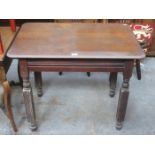 SMALL OAK KITCHEN TABLE