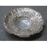 GOOD QUALITY SILVER PLATED SHALLOW FRUIT BOWL WITH REPOUSSE DECORATED FRUIT AND FOLIAGE,