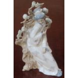 LLADRO GLAZED CERAMICS FIGURE OF A SEATED GEISHA,