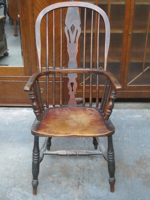 ANTIQUE WINDSOR ARMCHAIR