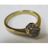 18ct GOLD AND DIAMOND SET CLUSTER RING SET WITH SEVEN DIAMONDS