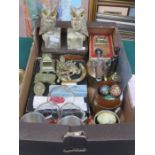 SUNDRY LOT INCLUDING MAPS, TANKARDS, BRASSWARE, OWL BOOKENDS, GOLFING RELATING KITCHENALIA,