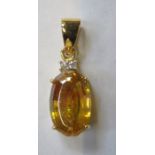18k GOLD DROP PENDANT SET WITH CENTRAL CITRINE STONE AND TWO SMALL DIAMONDS