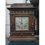 GOOD QUALITY OAK CASED BRACKET CLOCK WITH SILVER COLOURED DIAL,