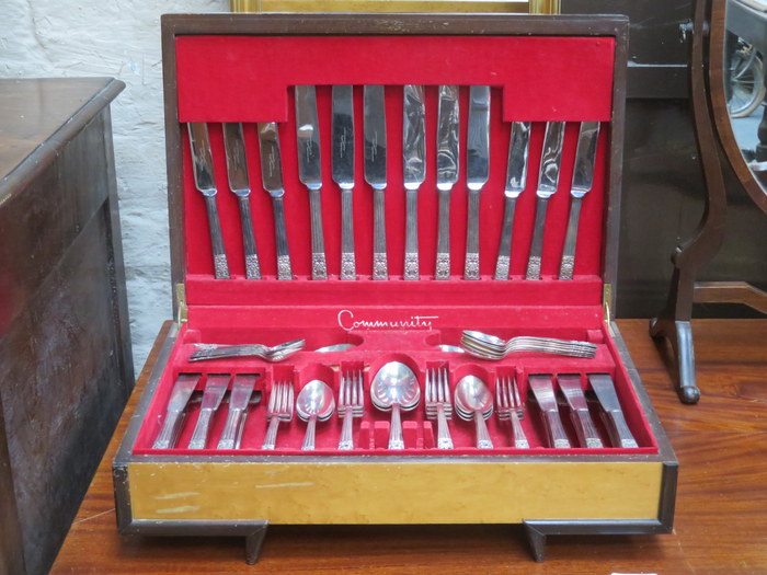 ART DECO CASED CANTEEN OF COMMUNITY PLATE CUTLERY