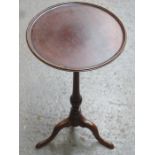 SMALL 20th CENTURY MAHOGANY ON TRIPOD SUPPORTS CIRCULAR WINE TABLE