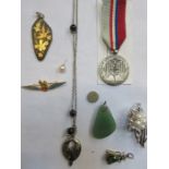 SMALL PARCEL OF COSTUME JEWELLERY AND COMMEMORATIVE MEDAL, ETC.