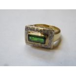 18k GOLD DRESS RING SET WITH CENTRAL TSAVORITE COLOURED STONE SURROUNDED BY SMALL DIAMONDS