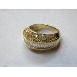 18k GOLD RING SET WITH BAGUETTE DIAMONDS AND OTHER SMALL DIAMONDS