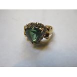 18ct GOLD DRESS RING SET WITH CENTRAL ALEXANDRITE SURROUNDED BY SMALL DIAMONDS