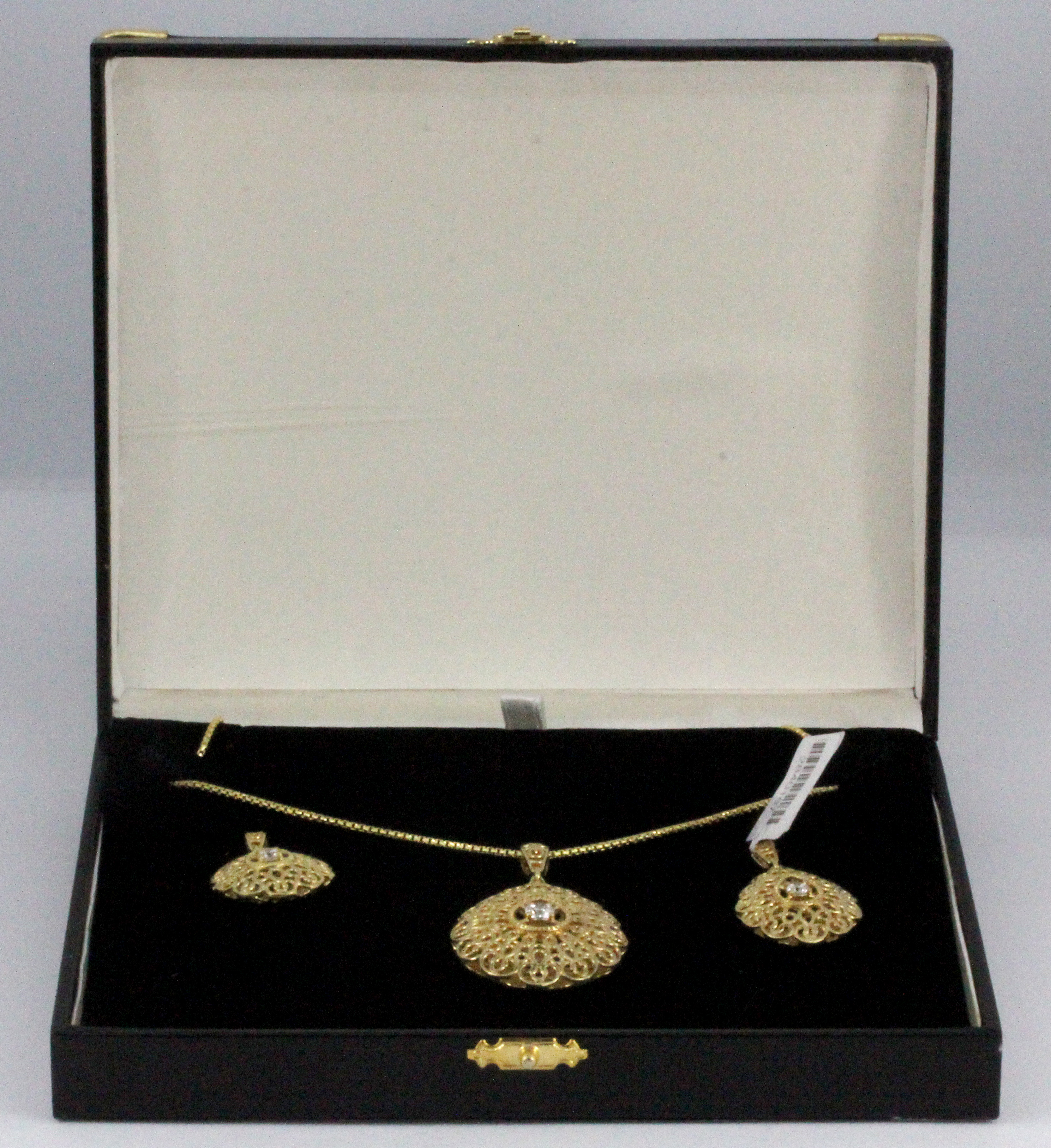 A 925 silver gilt stone set pendant and matching pair of earrings, L. 3.5cm.