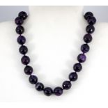 A 925 silver faceted amethyst bead necklace, L. 40cm.