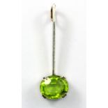 A 9ct yellow gold (worn stamp 9ct) peridot set pendant, L .3.2cm.