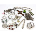 A quantity of mixed 925 silver and other jewellery.
