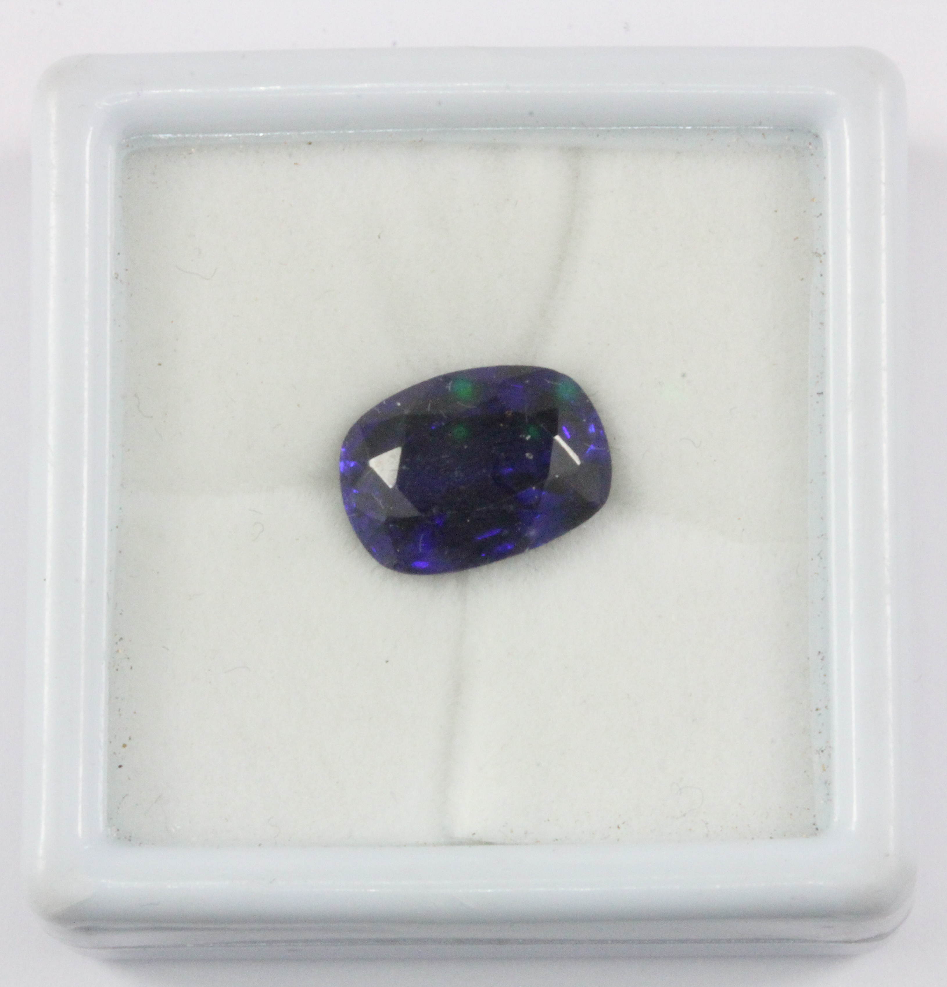 An unmounted synthetic sapphire, approx. 7.5ct, 1.2 x 0.8 x 0.6cm.