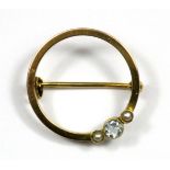 An Edwardian 9ct yellow gold (stamped 9ct) aquamarine and pearl set brooch, Dia. 2.5cm.