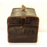 A 19th Century leather Gladstone bag, 26 x 34 x 26cm.