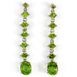 A pair of 925 silver peridot set drop earrings, L. 5cm.