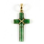 A 14ct yellow gold (stamped 14k and 585) jade set cross pendant, L. 3.5cm.