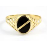 A gentleman's 9ct yellow gold onyx set signet ring, (V.5).